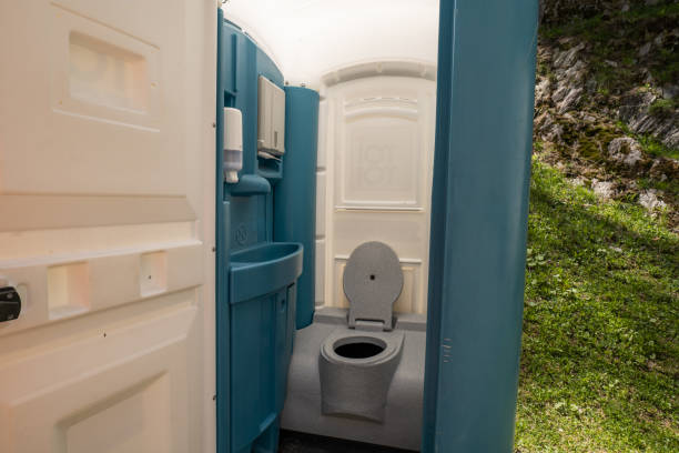Portable Toilet Options We Offer in Lakes Of The Four Seasons, IN